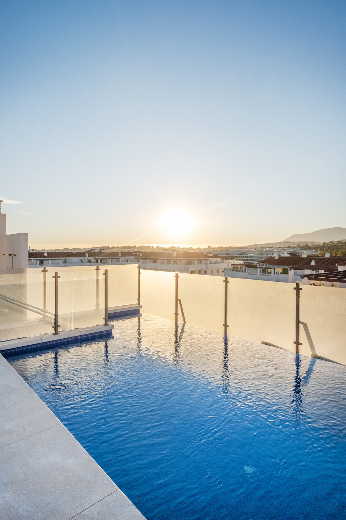 Se vende Apartamento Planta Media de 2 dormitorios en Costa Del Sol, Málaga, España