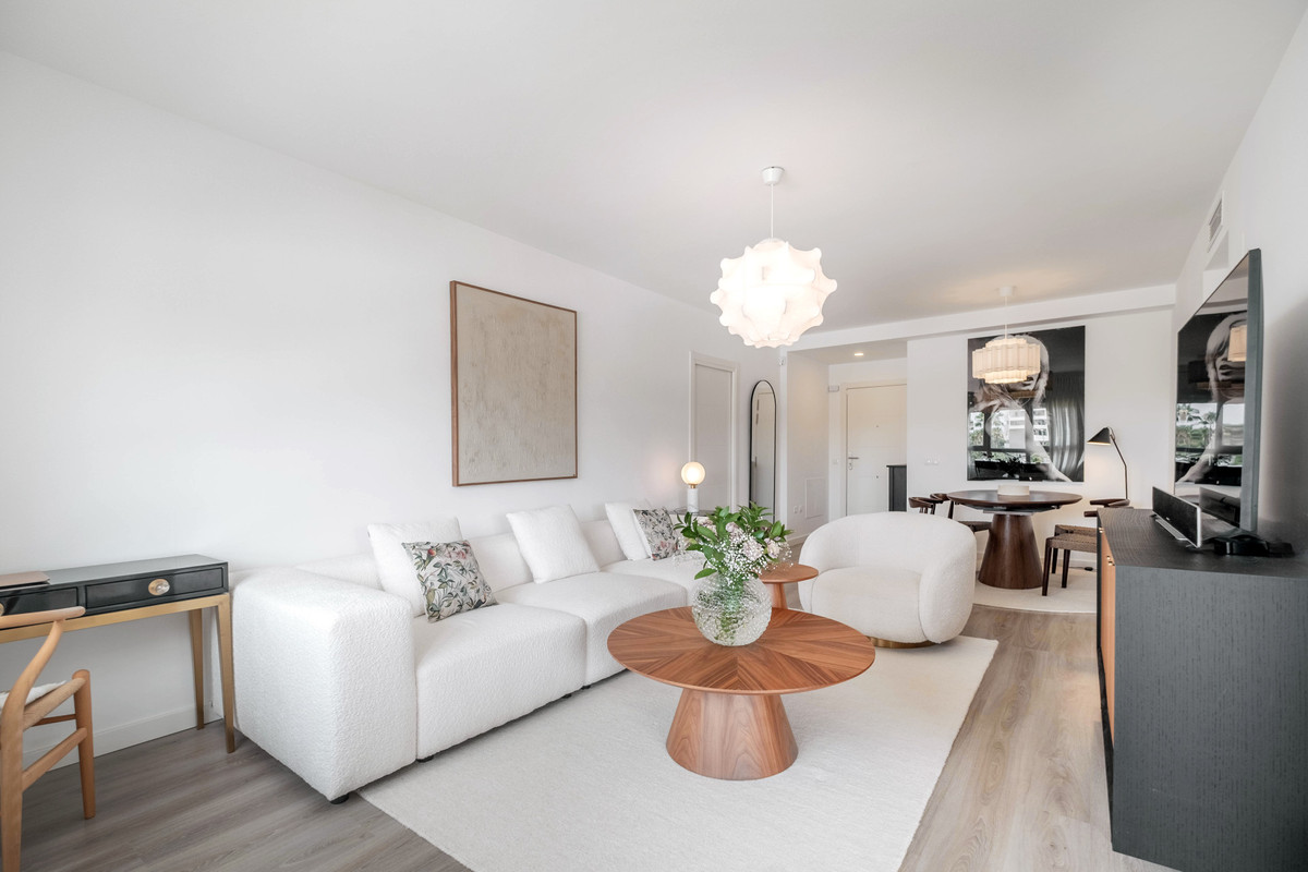 Se vende Apartamento Planta Media de 2 dormitorios en Costa Del Sol, Málaga, España