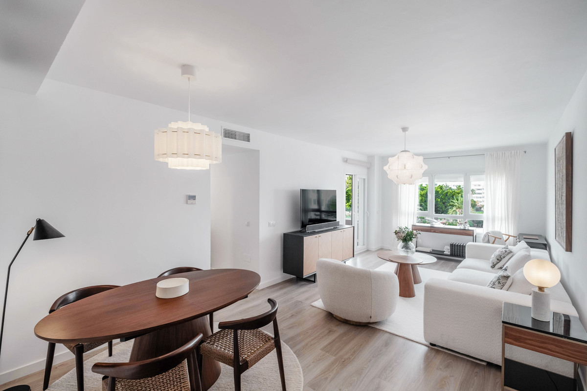Se vende Apartamento Planta Media de 2 dormitorios en Costa Del Sol, Málaga, España