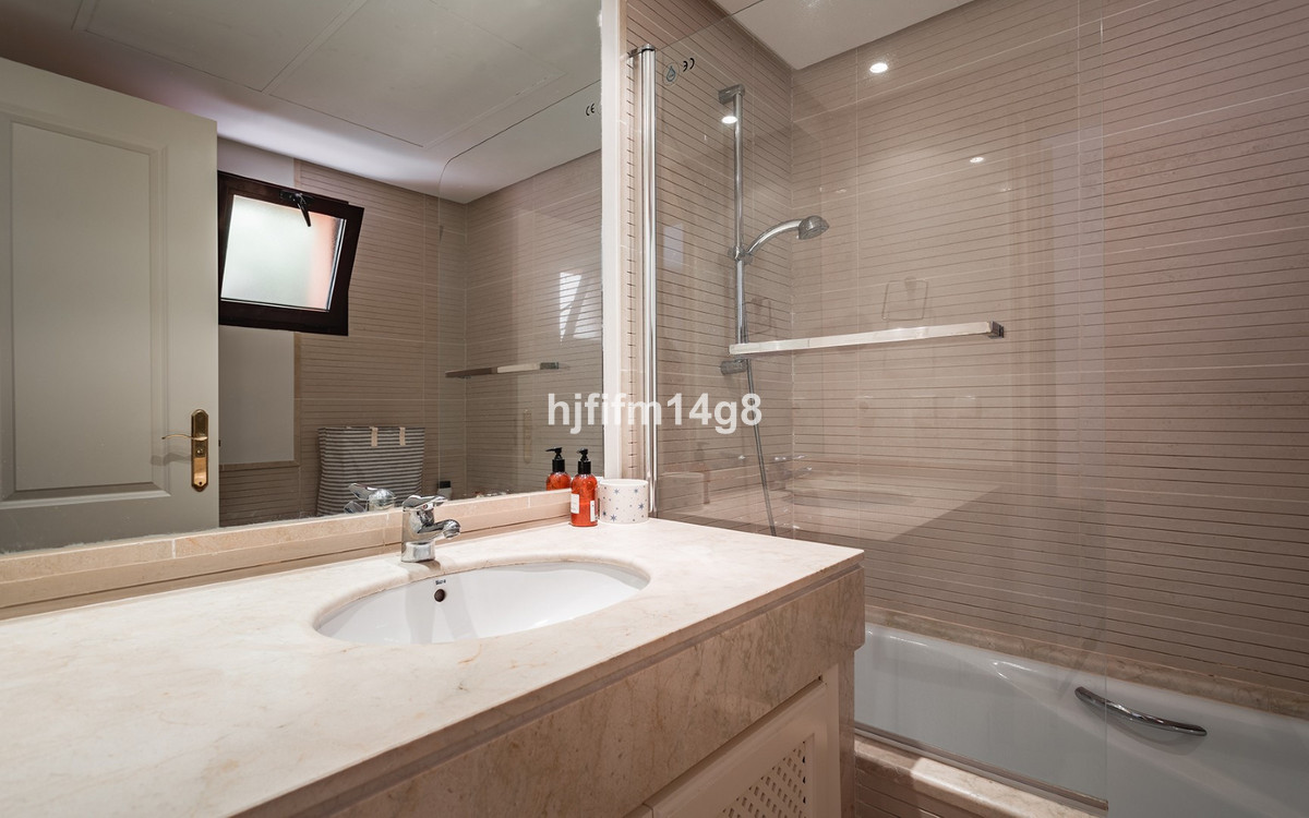 2 Bed Apartment for sale in Benahavís Costa Del Sol, Málaga, Spain