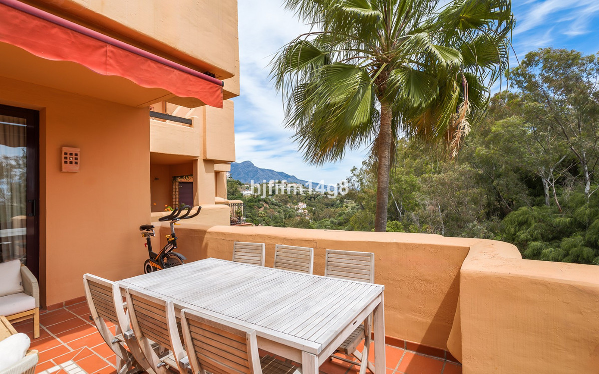 2 Bed Apartment for sale in Benahavís Costa Del Sol, Málaga, Spain