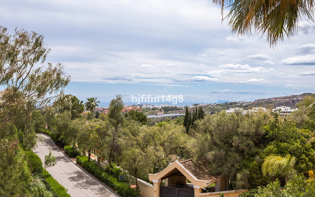 2 Bed Apartment for sale in Benahavís Costa Del Sol, Málaga, Spain