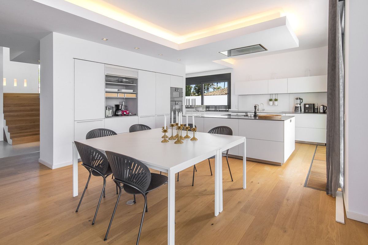 6 Bed Townhouse for sale in Costabella Costa Del Sol, Málaga, Spain