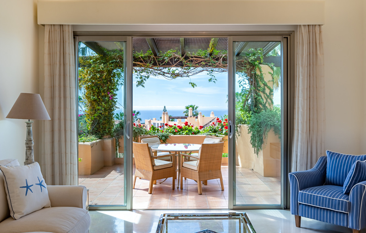 2 Bed Apartment for sale in The Golden Mile Costa Del Sol, Málaga, Spain