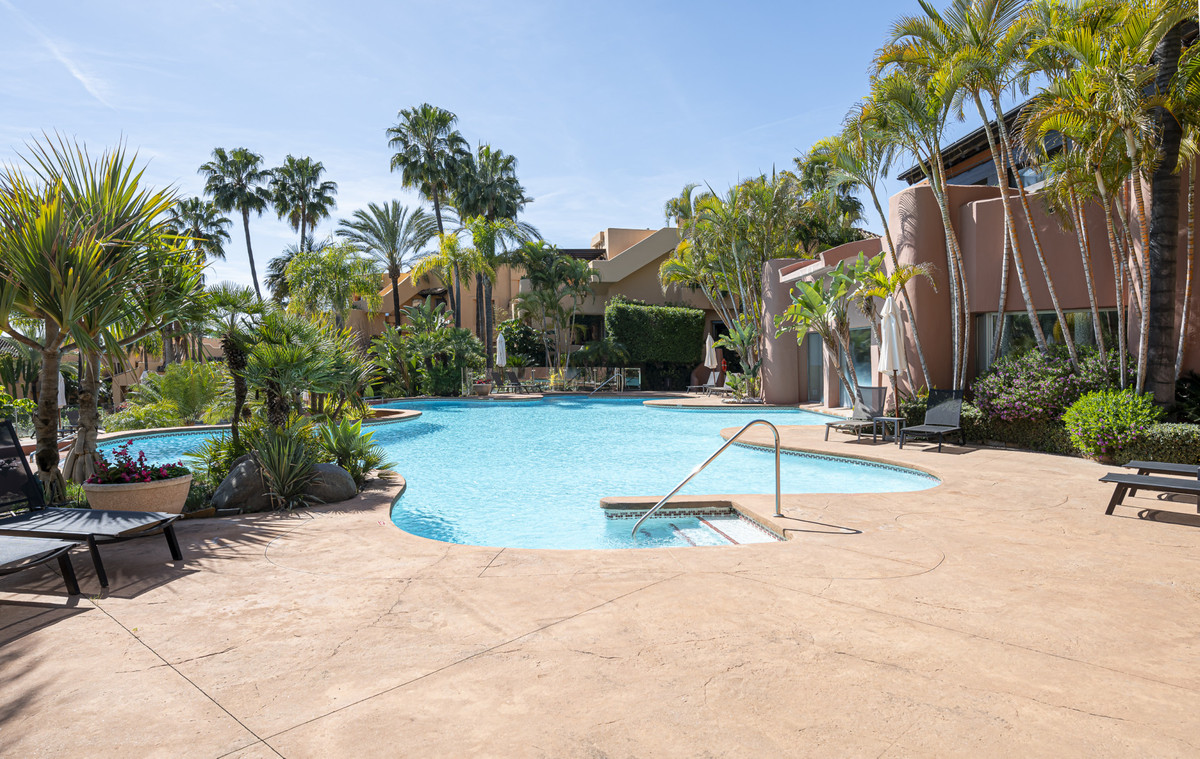 2 Bed Apartment for sale in The Golden Mile Costa Del Sol, Málaga, Spain