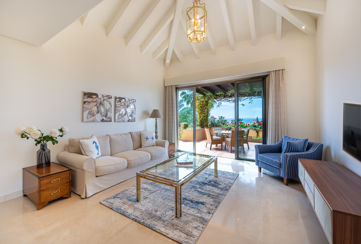 2 Bed Apartment for sale in The Golden Mile Costa Del Sol, Málaga, Spain