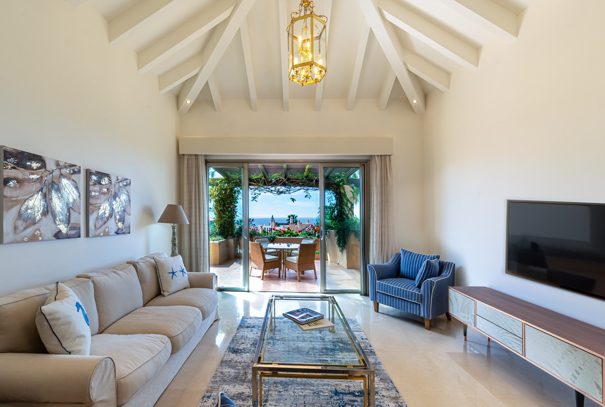 2 Bed Apartment for sale in The Golden Mile Costa Del Sol, Málaga, Spain