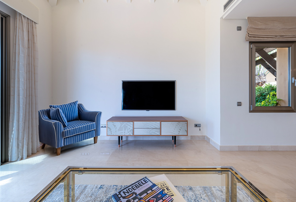 2 Bed Apartment for sale in The Golden Mile Costa Del Sol, Málaga, Spain