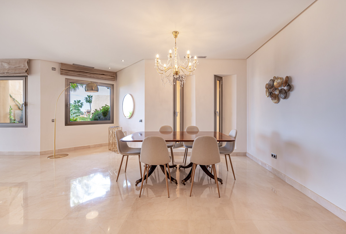 2 Bed Apartment for sale in The Golden Mile Costa Del Sol, Málaga, Spain