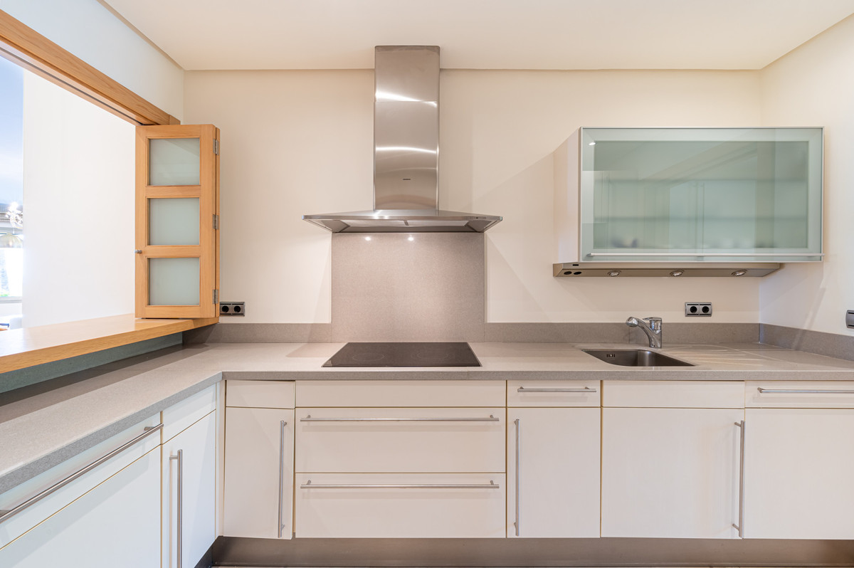 2 Bed Apartment for sale in The Golden Mile Costa Del Sol, Málaga, Spain