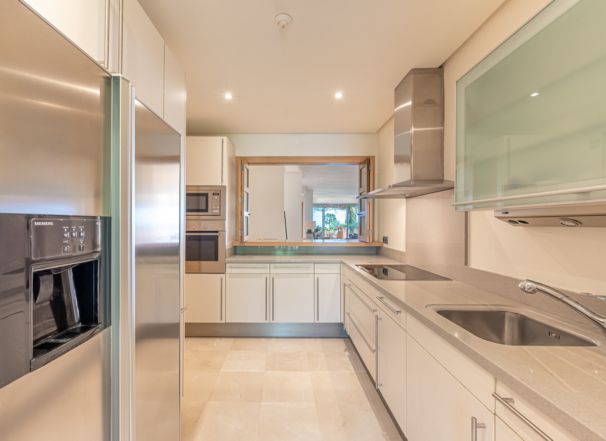 2 Bed Apartment for sale in The Golden Mile Costa Del Sol, Málaga, Spain