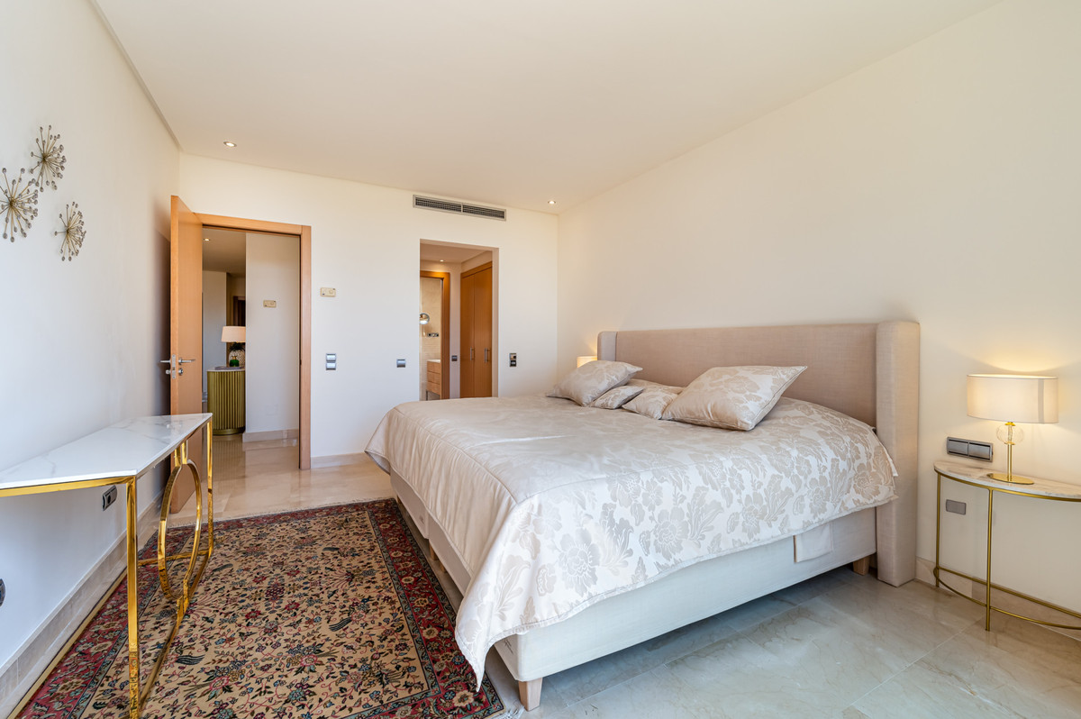 2 Bed Apartment for sale in The Golden Mile Costa Del Sol, Málaga, Spain