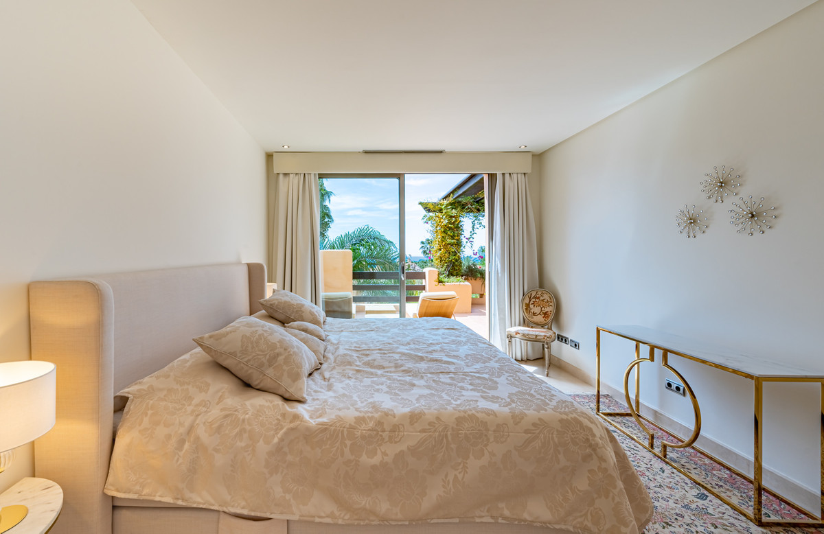 2 Bed Apartment for sale in The Golden Mile Costa Del Sol, Málaga, Spain