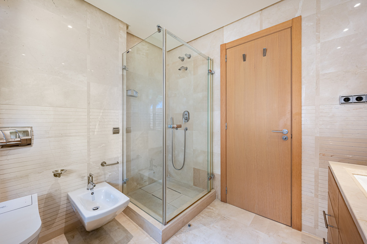 2 Bed Apartment for sale in The Golden Mile Costa Del Sol, Málaga, Spain