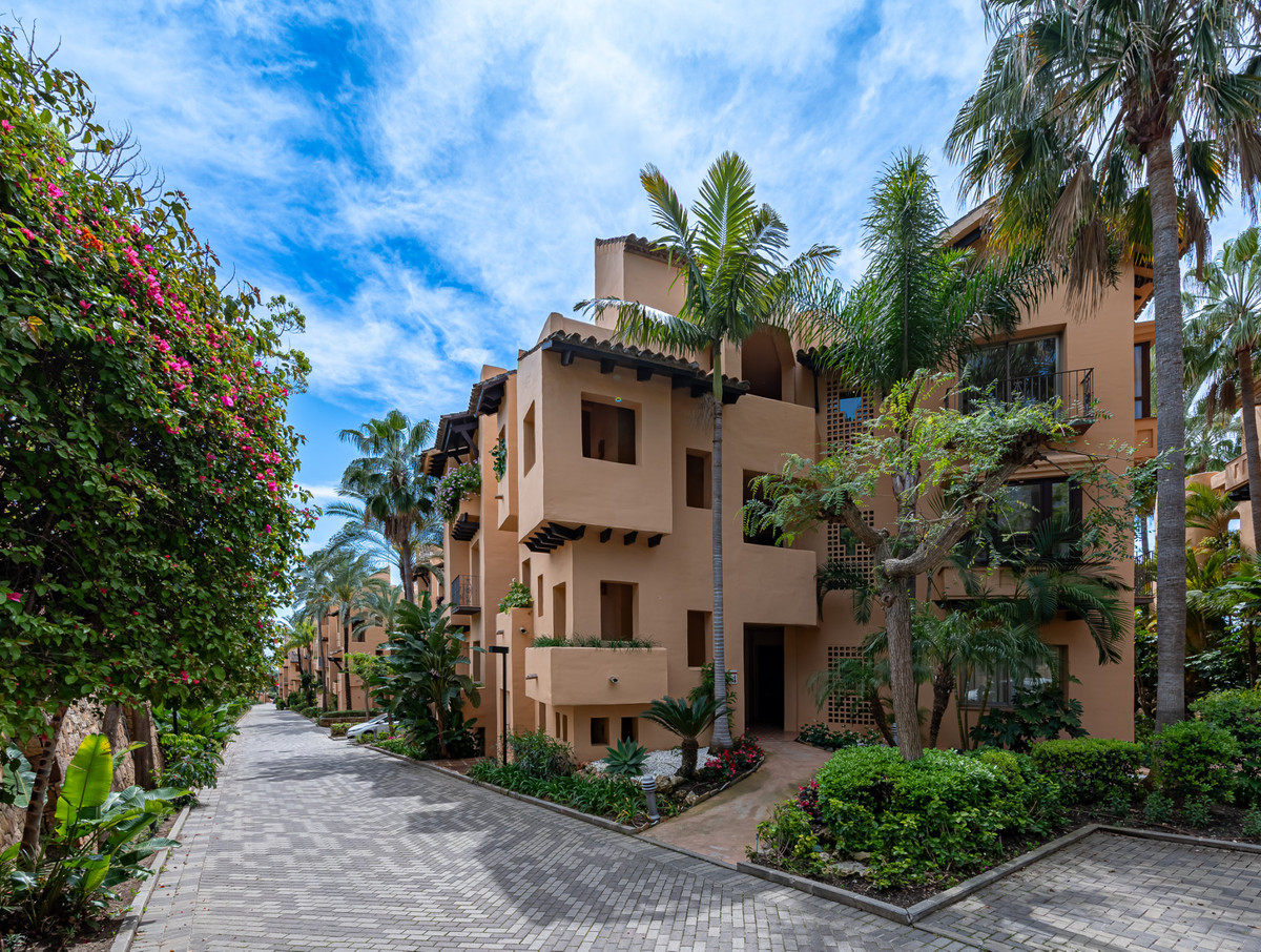 2 Bed Apartment for sale in The Golden Mile Costa Del Sol, Málaga, Spain
