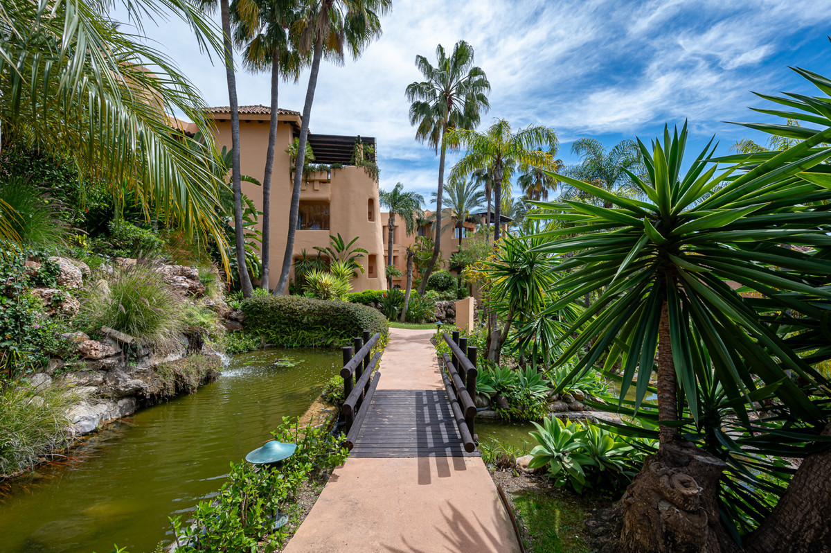 2 Bed Apartment for sale in The Golden Mile Costa Del Sol, Málaga, Spain