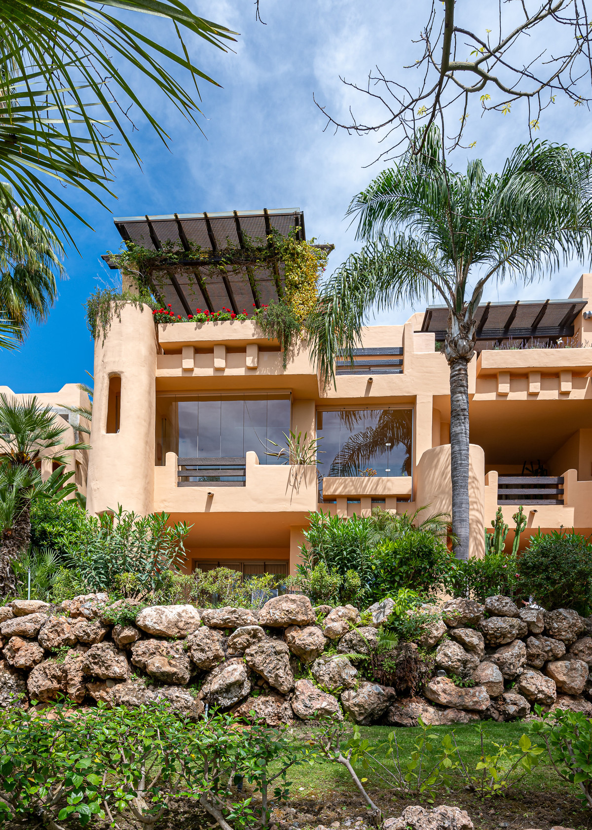 2 Bed Apartment for sale in The Golden Mile Costa Del Sol, Málaga, Spain