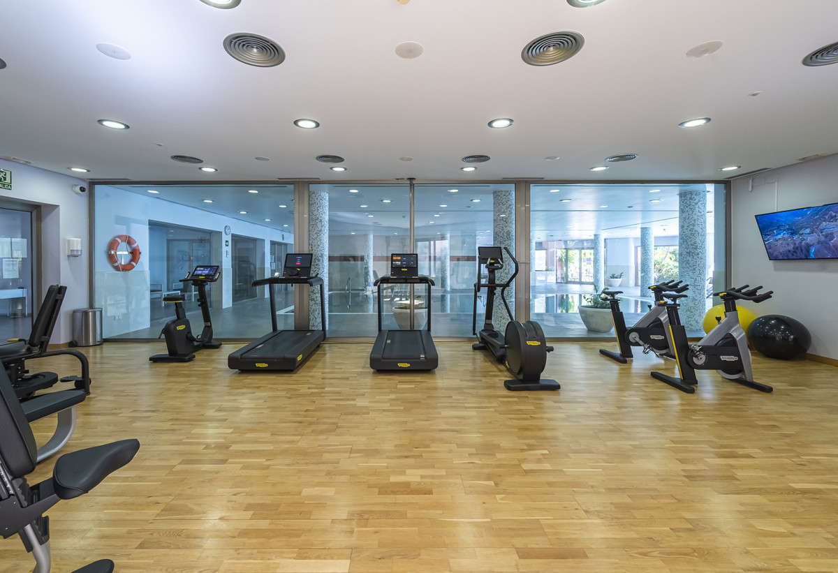 2 Bed Apartment for sale in The Golden Mile Costa Del Sol, Málaga, Spain