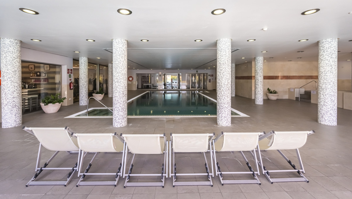 2 Bed Apartment for sale in The Golden Mile Costa Del Sol, Málaga, Spain