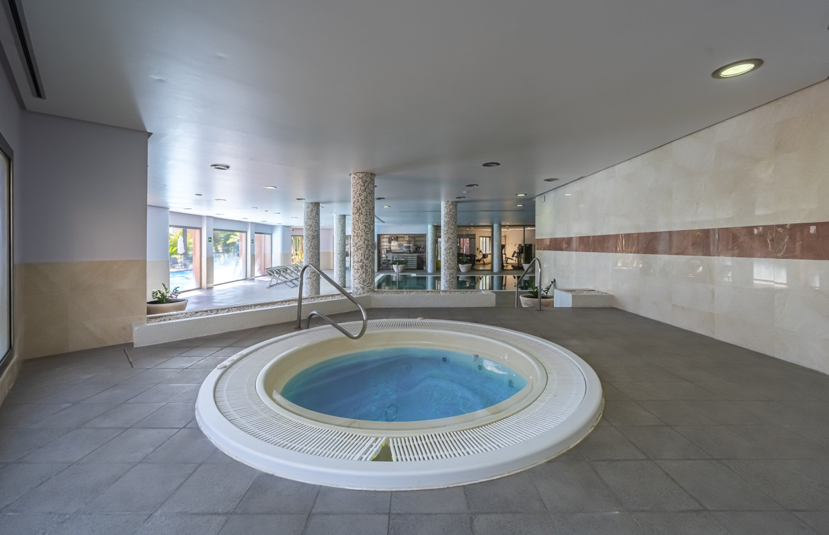 2 Bed Apartment for sale in The Golden Mile Costa Del Sol, Málaga, Spain