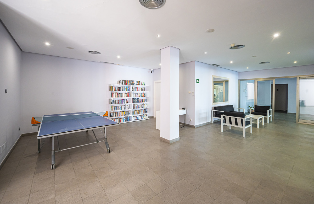 2 Bed Apartment for sale in The Golden Mile Costa Del Sol, Málaga, Spain