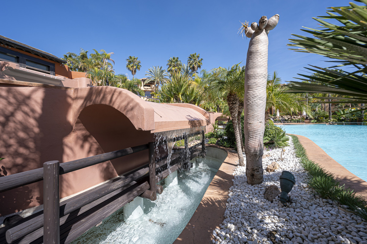 2 Bed Apartment for sale in The Golden Mile Costa Del Sol, Málaga, Spain