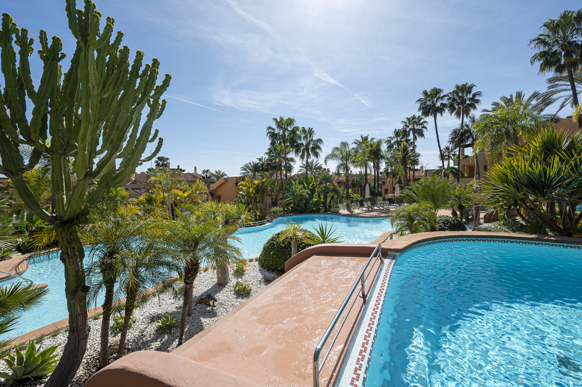 2 Bed Apartment for sale in The Golden Mile Costa Del Sol, Málaga, Spain