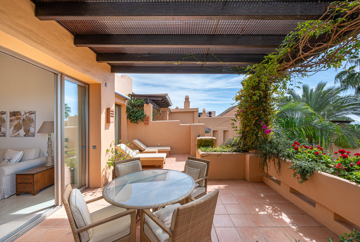 2 Bed Apartment for sale in The Golden Mile Costa Del Sol, Málaga, Spain