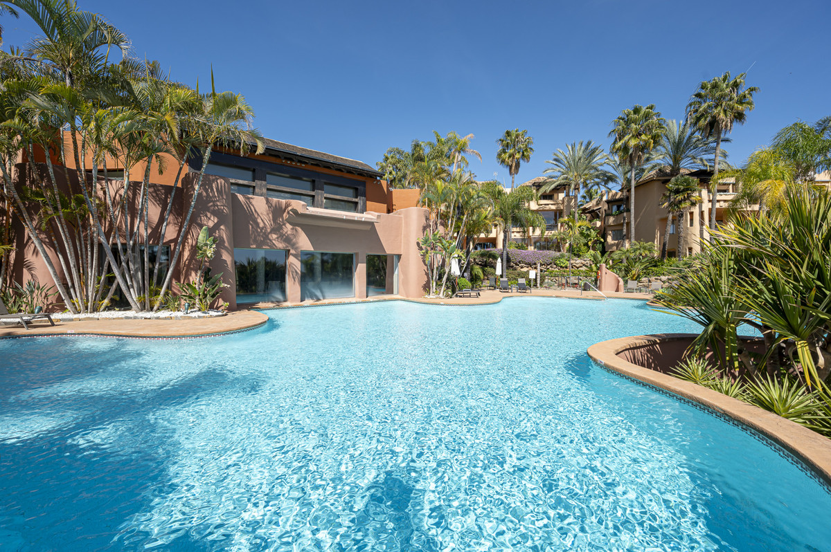 2 Bed Apartment for sale in The Golden Mile Costa Del Sol, Málaga, Spain