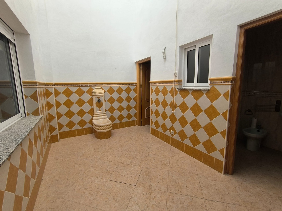 4 Bed Townhouse for sale in Algueña Costa Blanca, Alicante, Spain