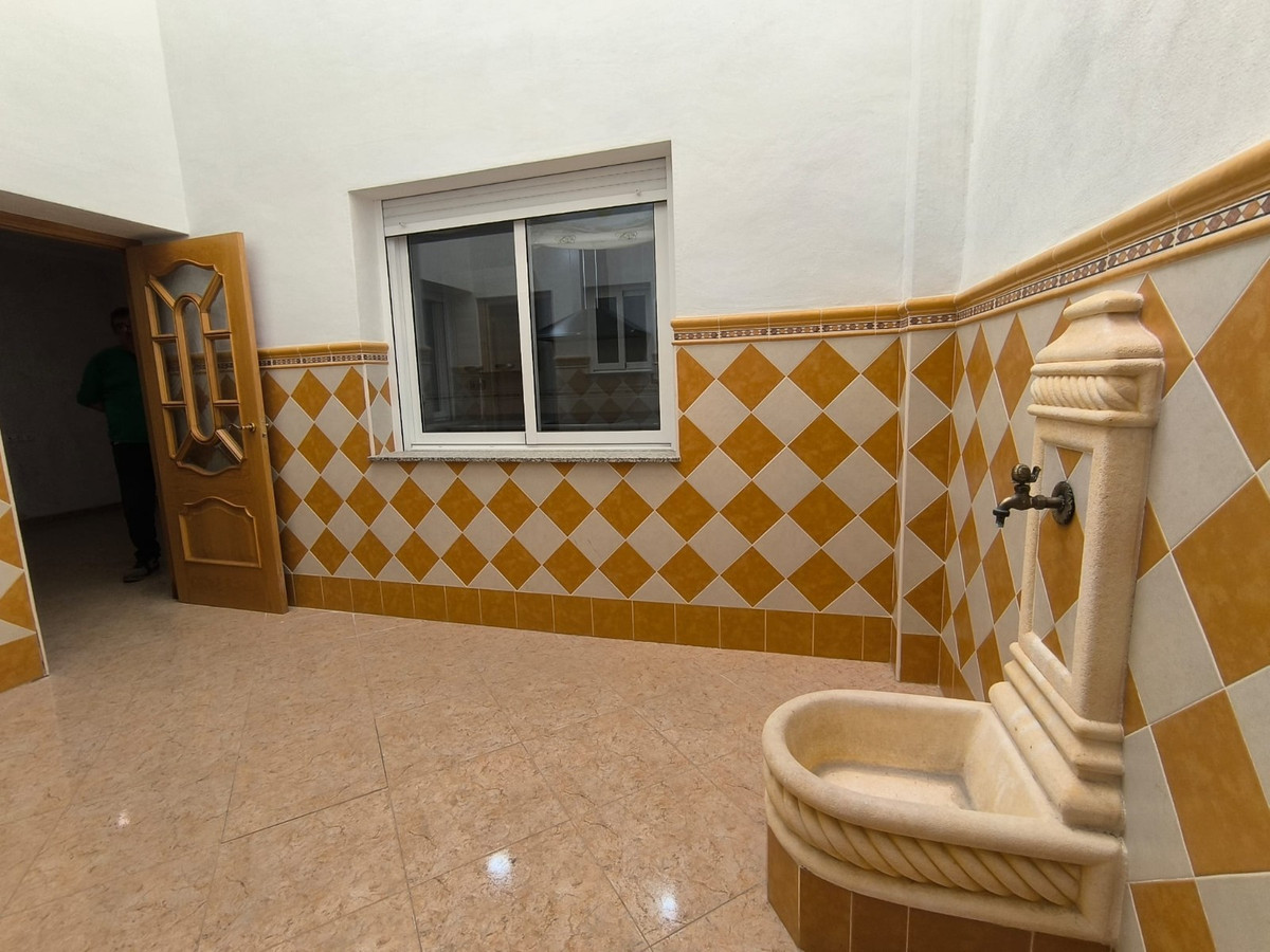 4 Bed Townhouse for sale in Algueña Costa Blanca, Alicante, Spain
