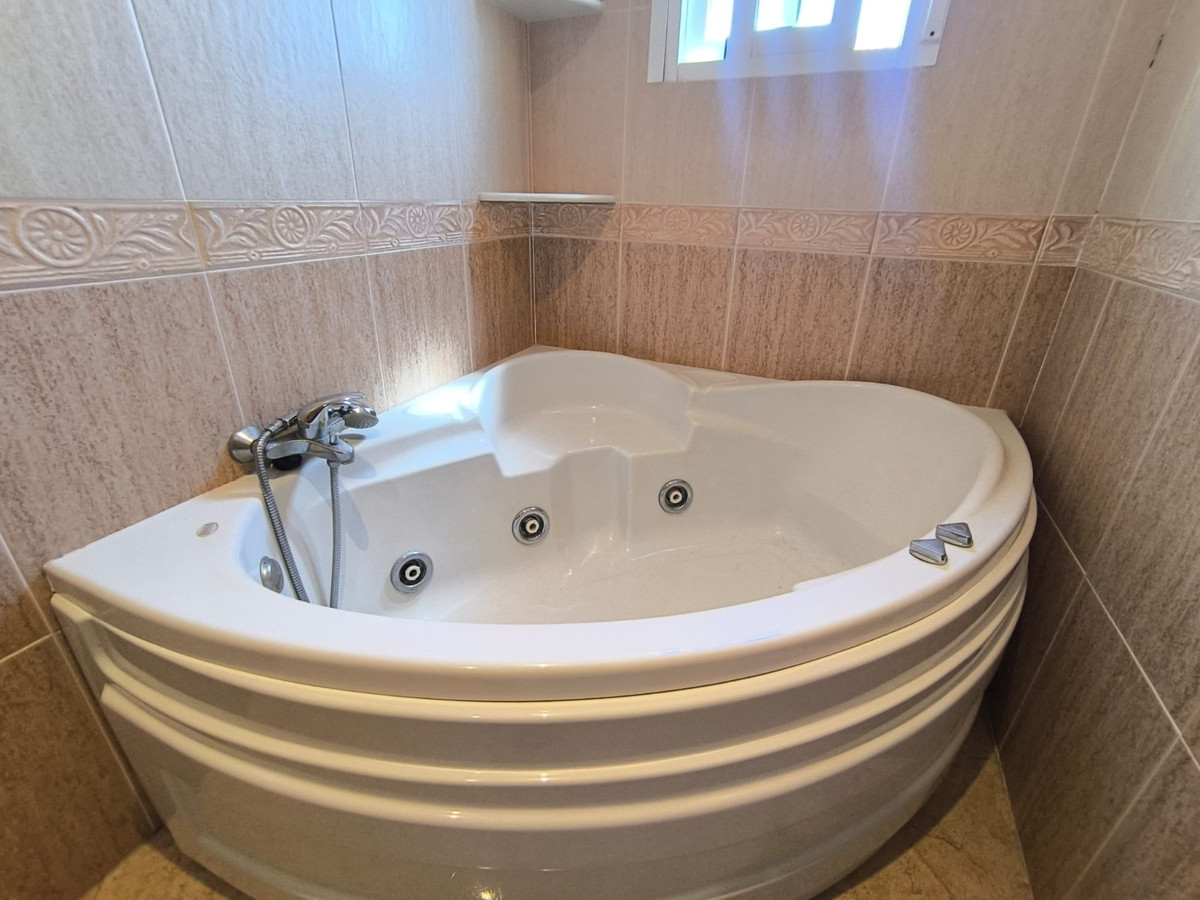 4 Bed Townhouse for sale in Algueña Costa Blanca, Alicante, Spain