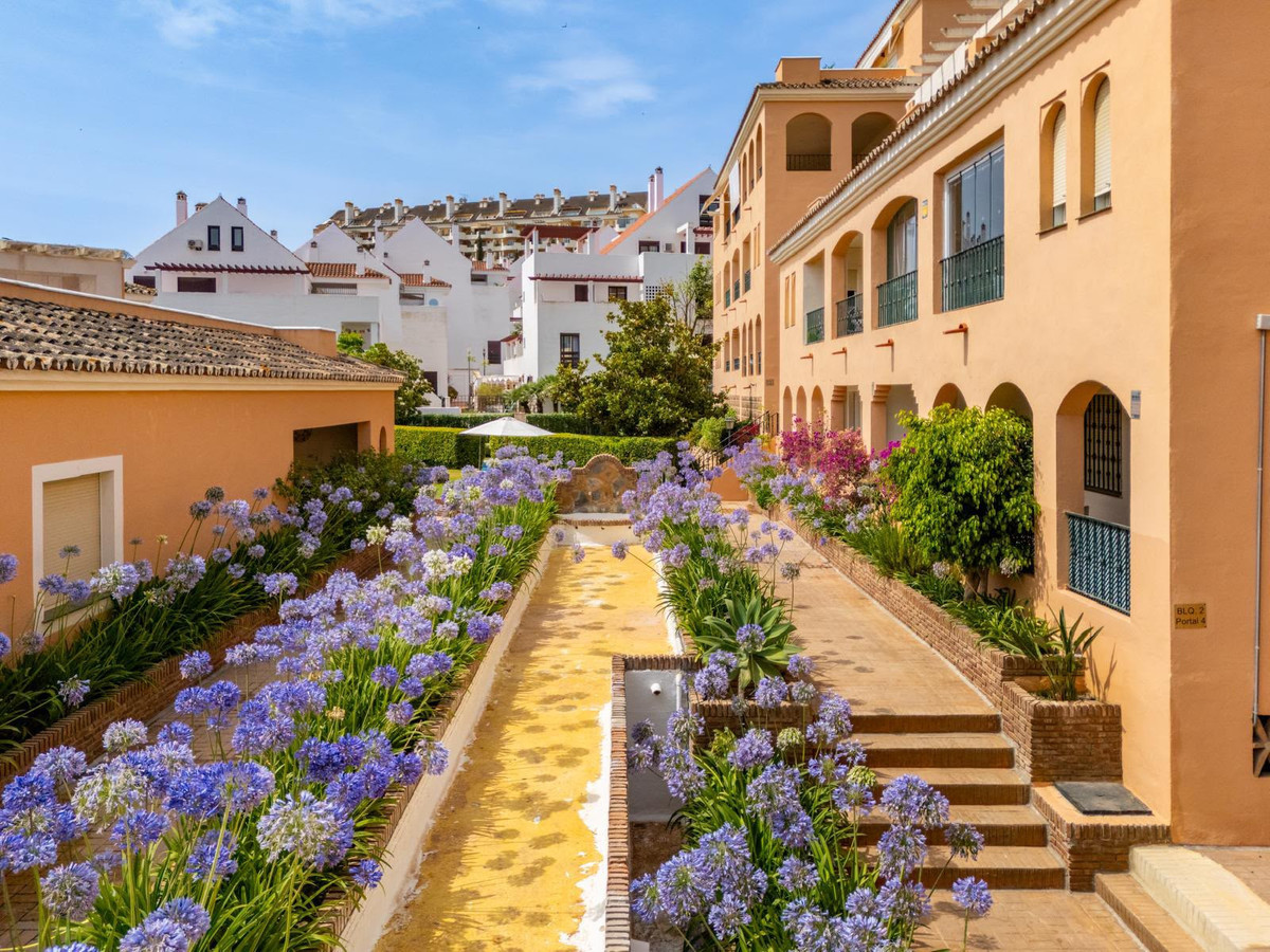 3 Bed Apartment for sale in Nueva Andalucía Costa Del Sol, Málaga, Spain