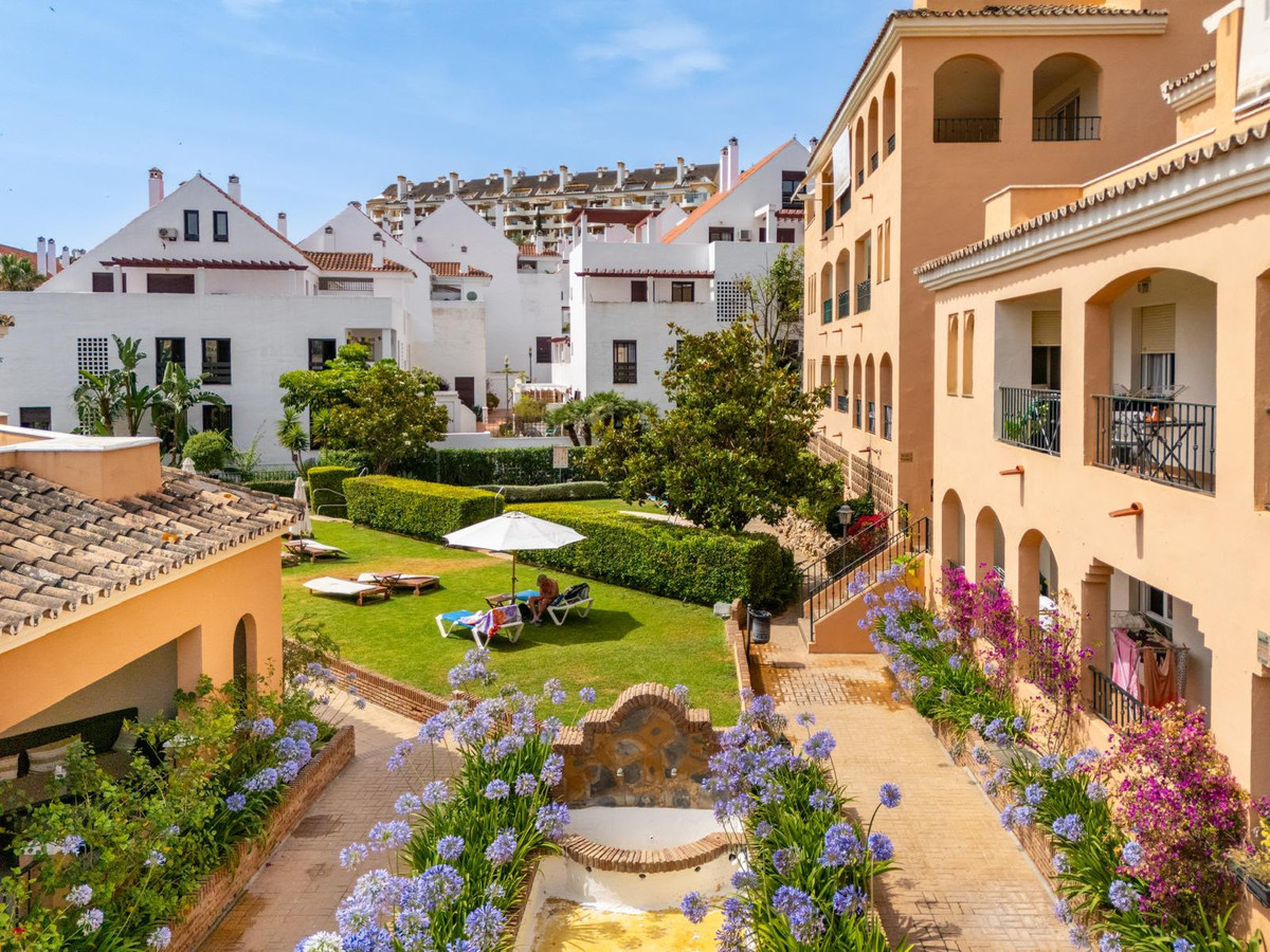 3 Bed Apartment for sale in Nueva Andalucía Costa Del Sol, Málaga, Spain