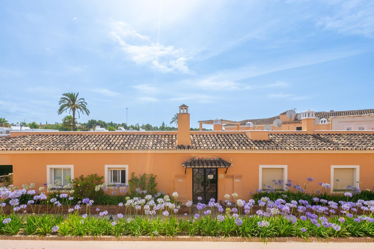3 Bed Apartment for sale in Nueva Andalucía Costa Del Sol, Málaga, Spain