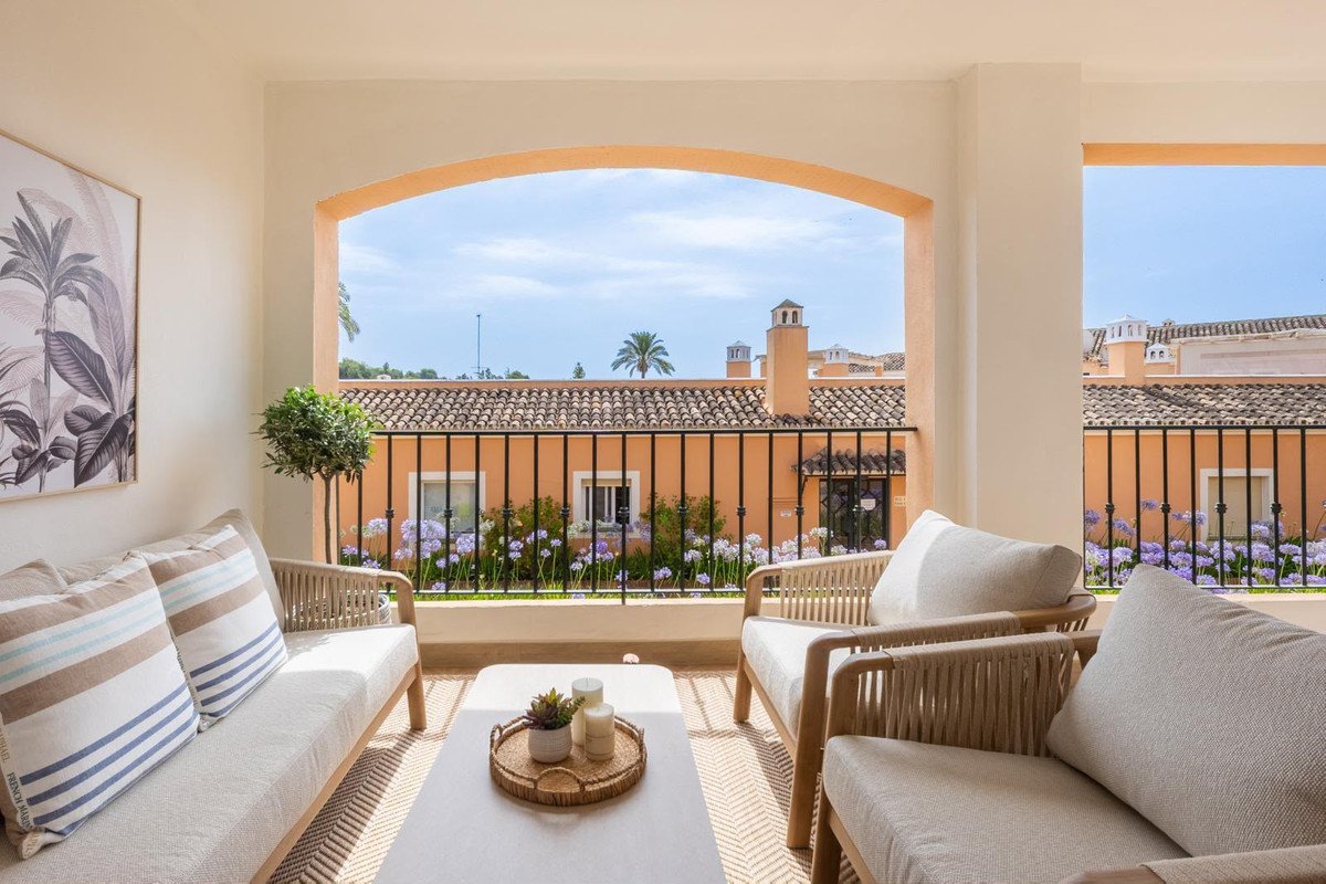 3 Bed Apartment for sale in Nueva Andalucía Costa Del Sol, Málaga, Spain