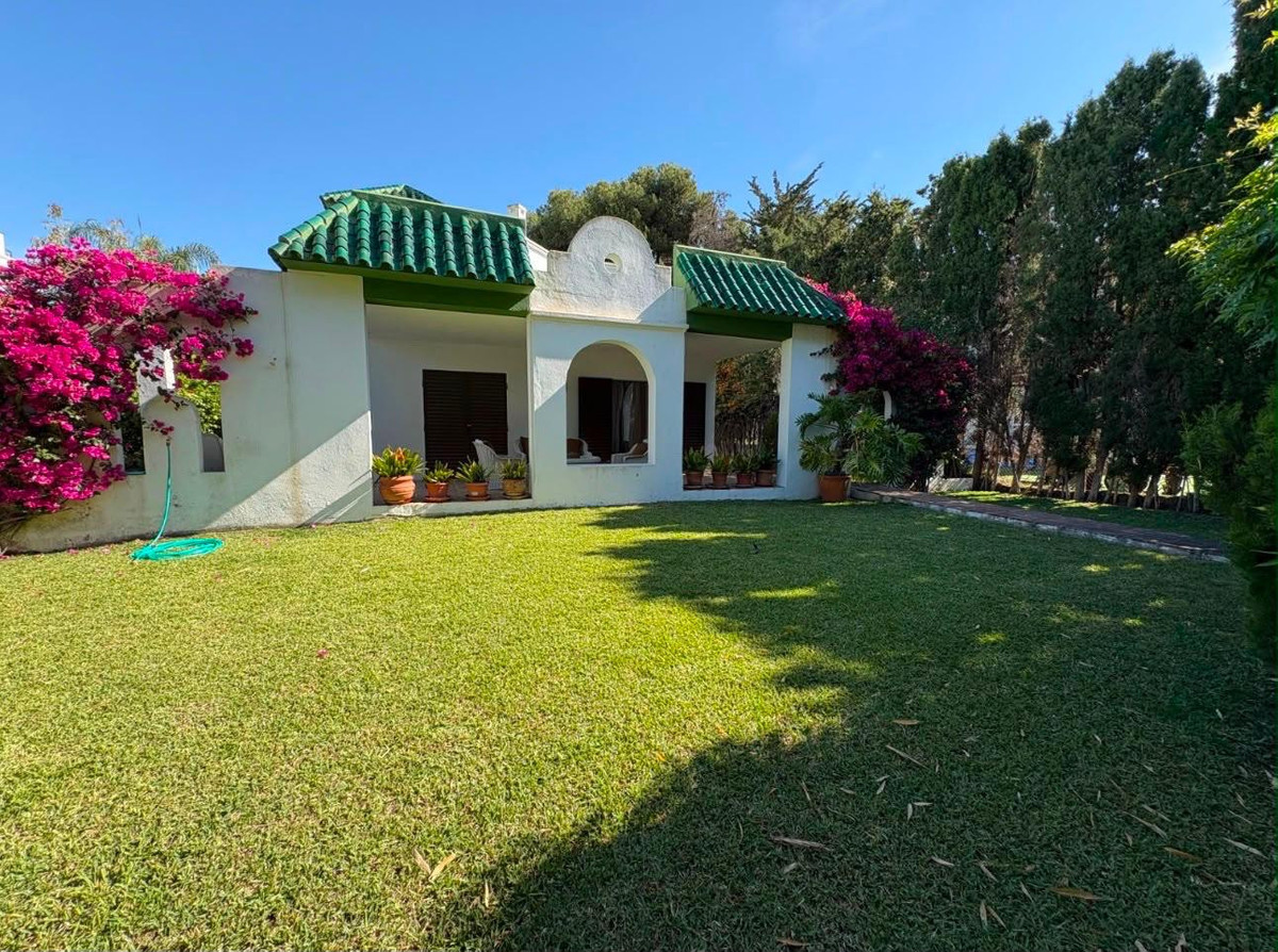 Se vende Villa - Chalet de 4 dormitorios en Costa Del Sol, Málaga, España