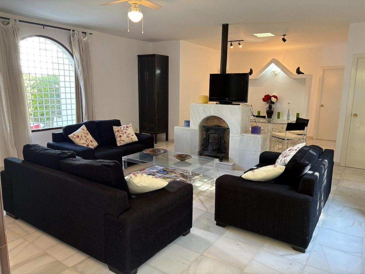 Se vende Villa - Chalet de 4 dormitorios en Costa Del Sol, Málaga, España