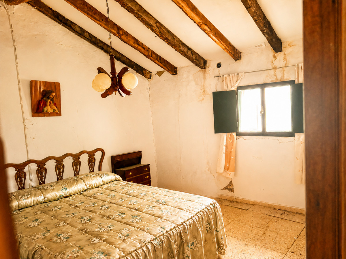 2 Bed Commercial unit for sale in Gaucín Costa Del Sol, Málaga, Spain
