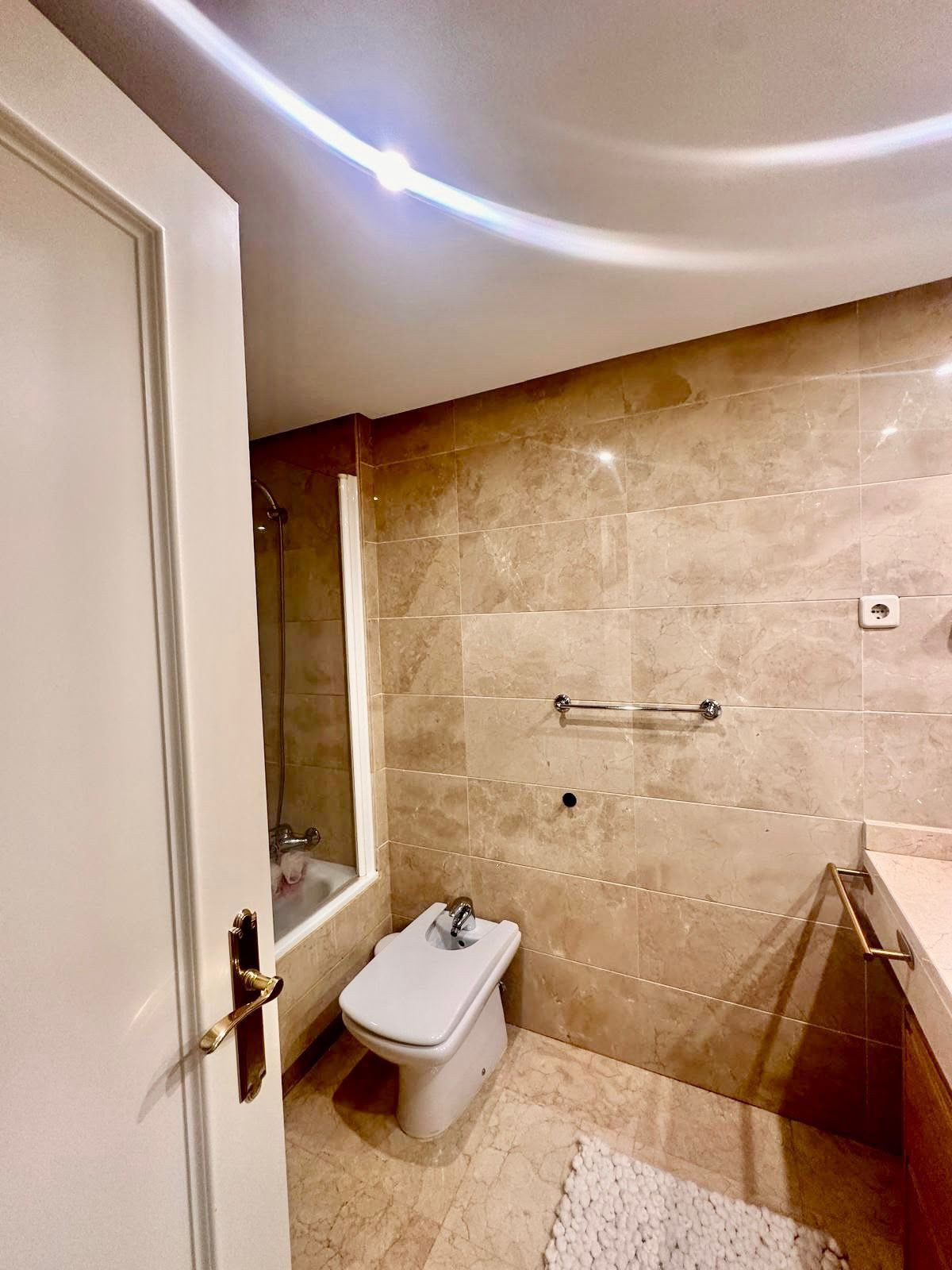 Se vende Apartamento Planta Media de 2 dormitorios en Costa Del Sol, Málaga, España