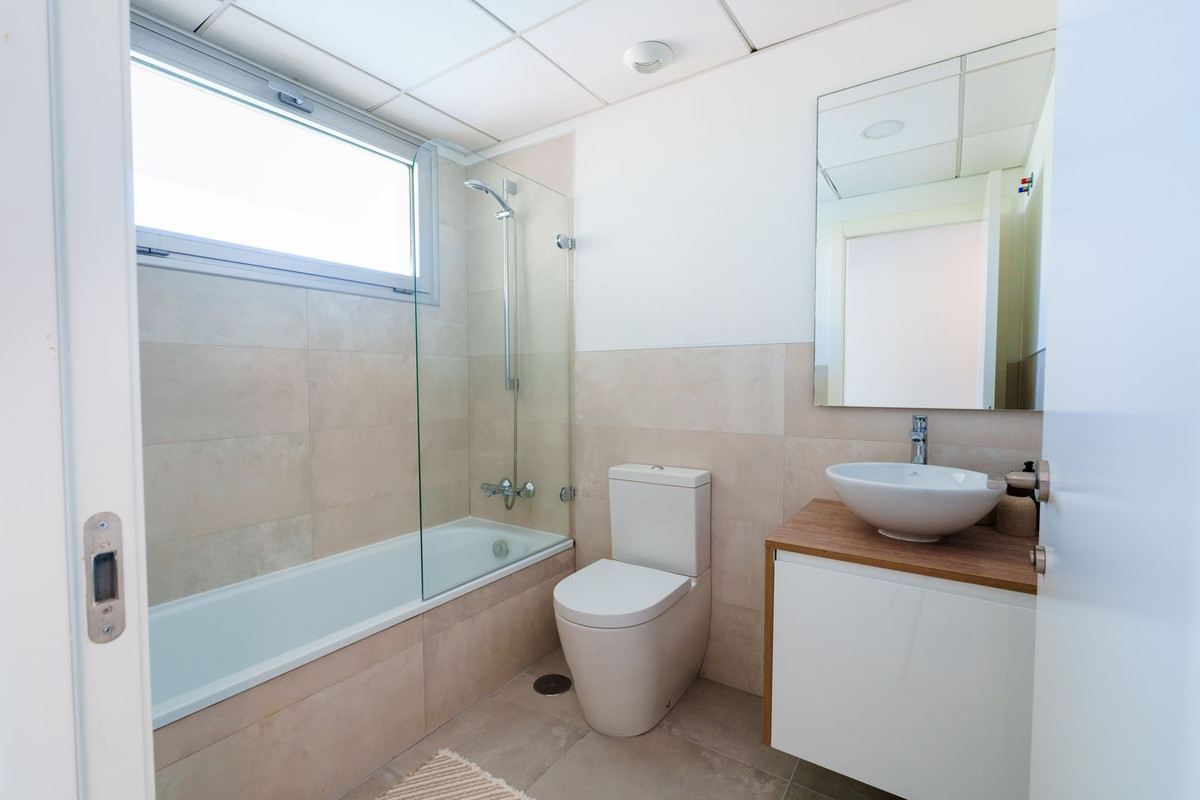 2 Bed Apartment for sale in Fuengirola Costa Del Sol, Málaga, Spain