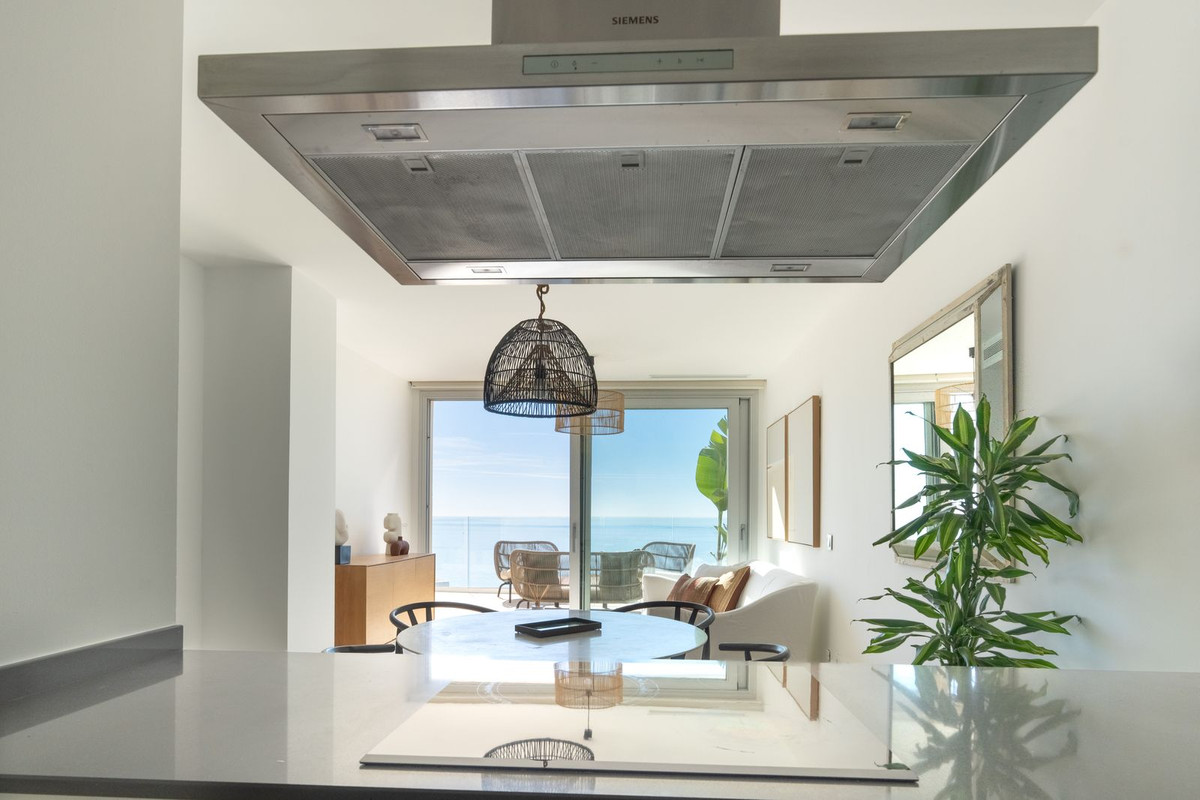 2 Bed Apartment for sale in Fuengirola Costa Del Sol, Málaga, Spain