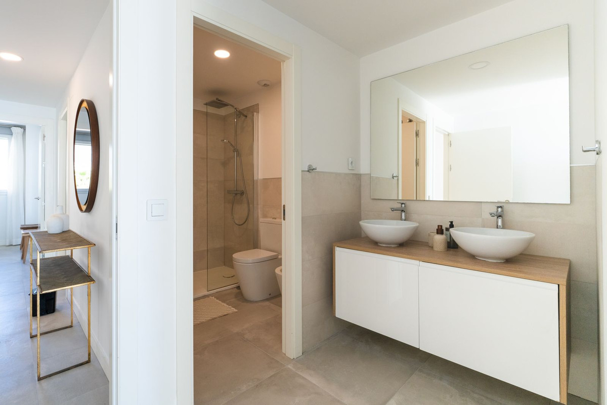 2 Bed Apartment for sale in Fuengirola Costa Del Sol, Málaga, Spain