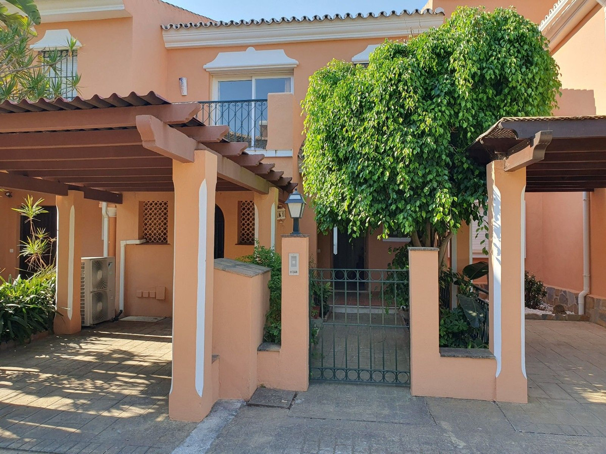 2 Bed Townhouse for sale in El Presidente Costa Del Sol, Málaga, Spain