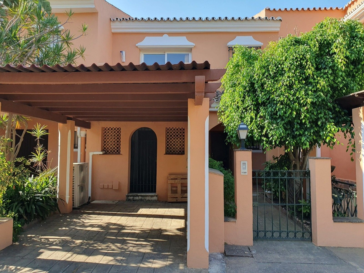 2 Bed Townhouse for sale in El Presidente Costa Del Sol, Málaga, Spain