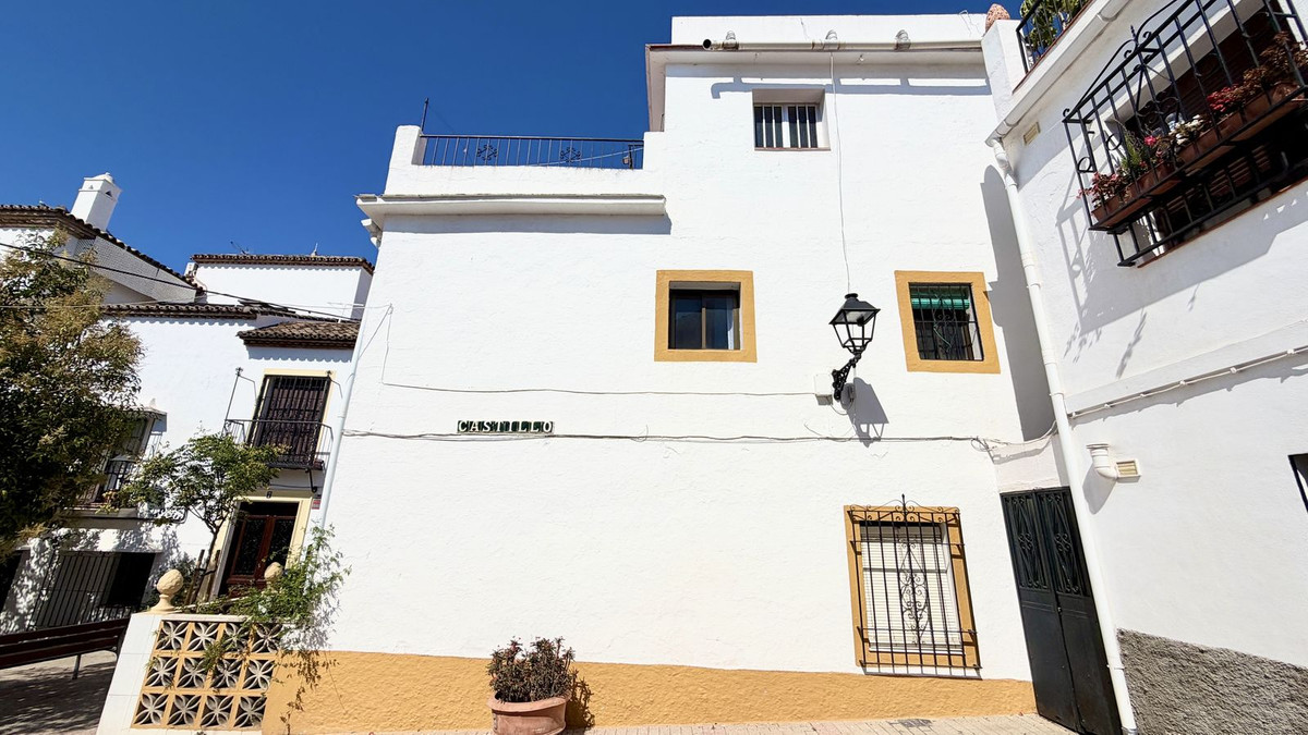 7 Bed Townhouse for sale in Marbella Costa Del Sol, Málaga, Spain