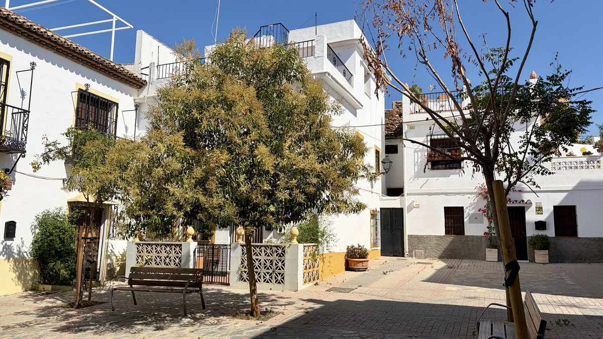 7 Bed Townhouse for sale in Marbella Costa Del Sol, Málaga, Spain