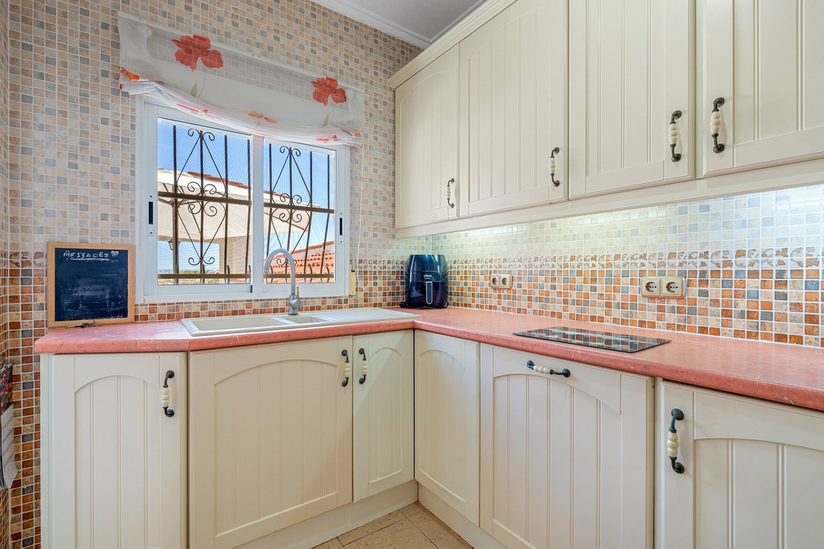 Se vende Villa - Chalet de 4 dormitorios en Costa Blanca, Alicante, España