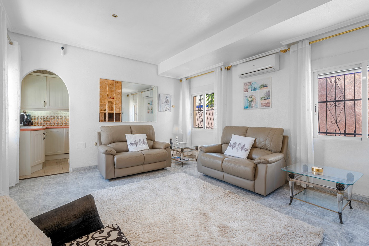 Se vende Villa - Chalet de 4 dormitorios en Costa Blanca, Alicante, España