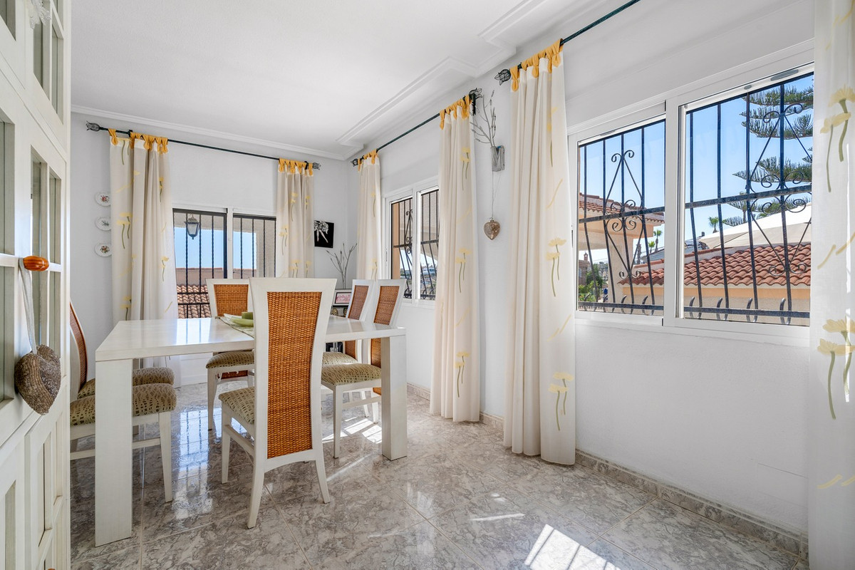 Se vende Villa - Chalet de 4 dormitorios en Costa Blanca, Alicante, España